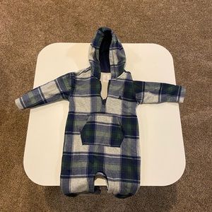 Gap Fleece hooded onesie.  colors are blue green grey.  only used 2 times.
